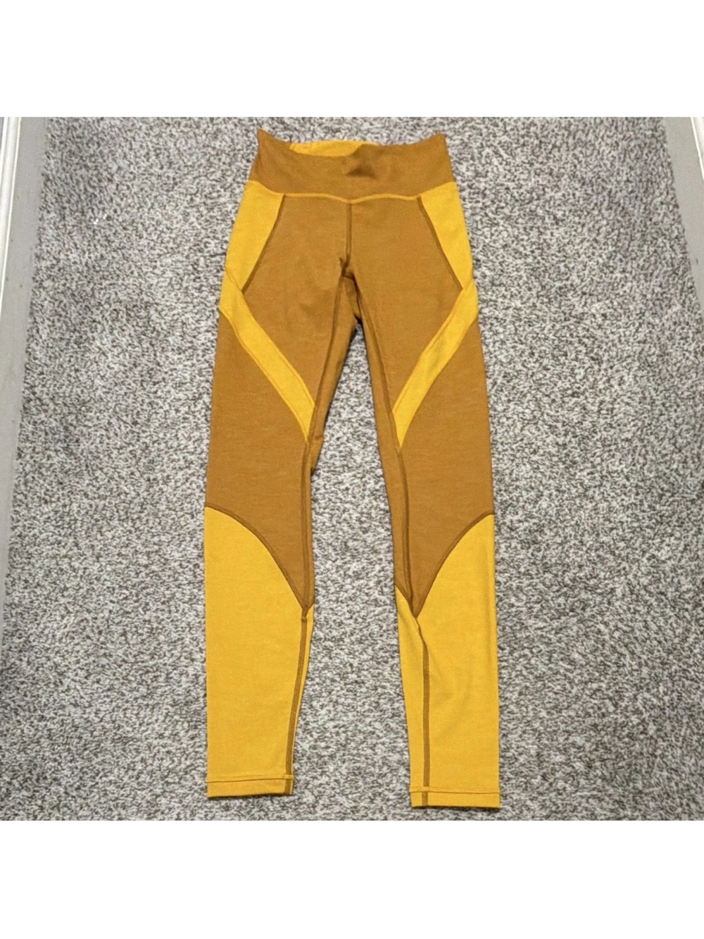 lululemon athletica Mustard Yellow/brown color block size 4 gently used
